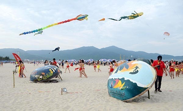 Bãi biển Mỹ Khê Đà Nẵng thu hút lượng lớn du khách mỗi năm