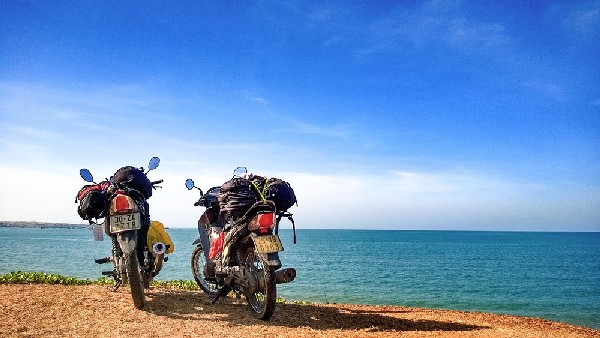 Để đến bãi biển Mỹ Khê Đà Nẵng, du khách có thể lựa chọn nhiều phương tiện khác nhau