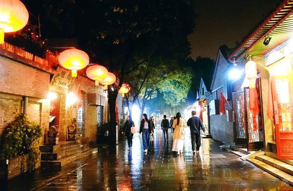 Ngõ Nam La Cổ ở Bắc Kinh về đêm