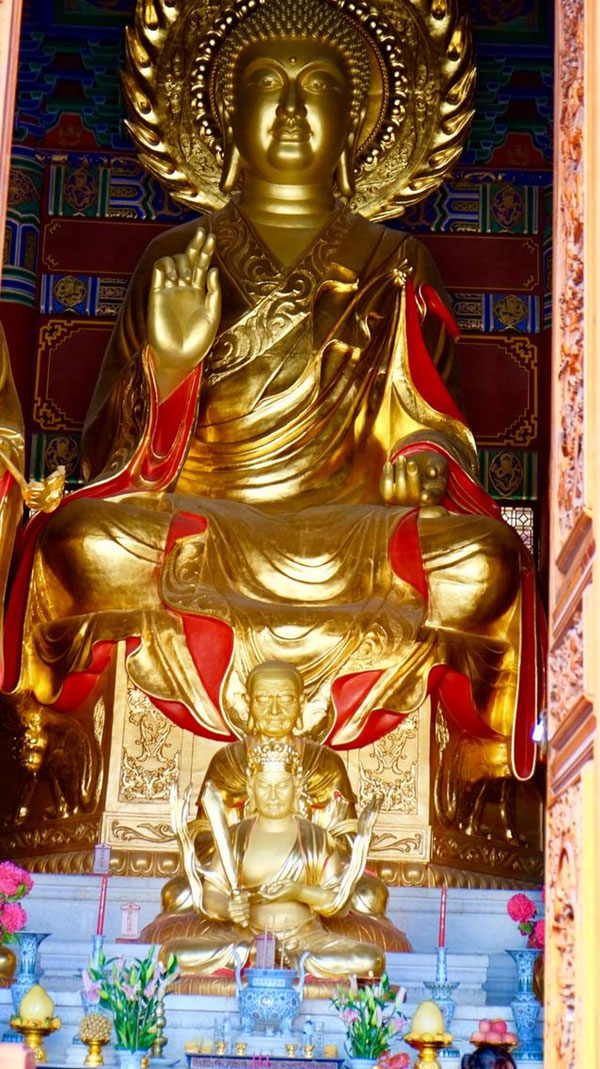 Tượng Phật cổ trong Sùng Thánh Tự