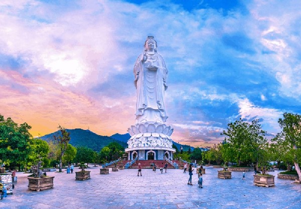 Chiêm ngưỡng bức tượng Phật Bà Quan Âm cao nhất Việt Nam