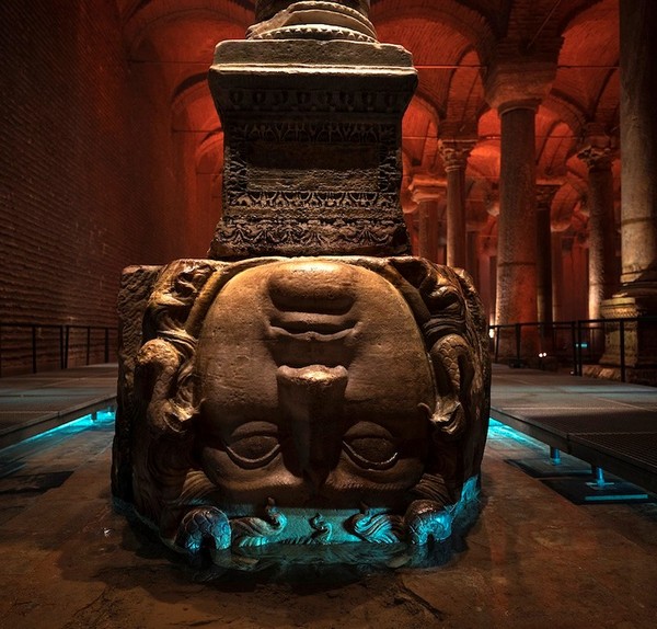 Basilica Cistern ẩn chứa những điểm nhấn kiến trúc mang đậm dấu ấn huyền thoạ