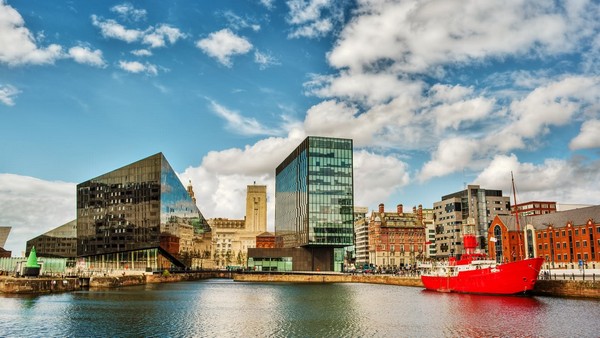 Bến tàu Albert, nằm ở phía nam của Pier Head