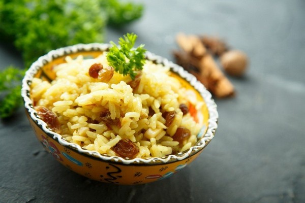 Món cơm độc đáo với sự hòa quyện của mật nho, hạnh nhân, nho khô và dừa