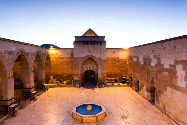 Các Caravanserai đóng vai trò vô cùng quan trọng