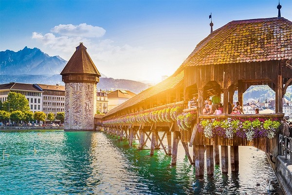 Cầu Cổ Chapel là biểu tượng văn hóa kiêu hãnh của thành phố Lucerne