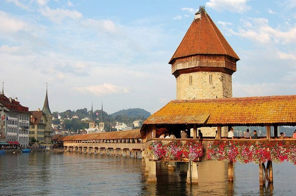 Cầu Cổ Chapel thu hút hàng triệu du khách mỗi năm