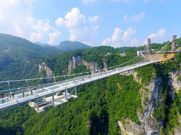 Cầu kính Đại Hiệp Cốc được ví như một 