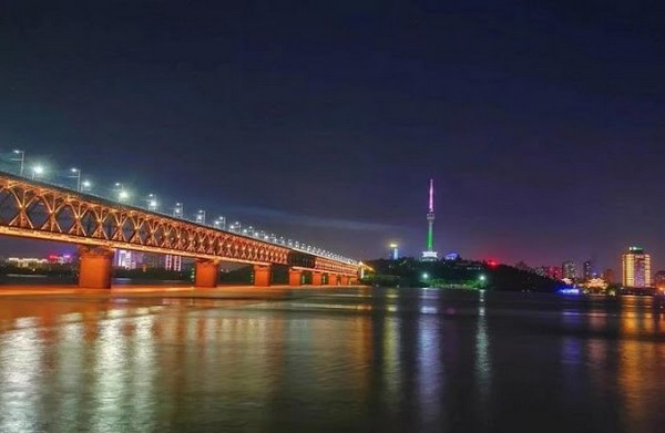 Sự ra đời của Cầu Trường Giang Vũ Hán vào năm 1957 đánh dấu một cột mốc huy hoàng