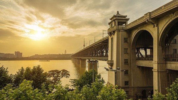 Cầu Trường Giang Vũ Hán đã đi vào nhiều tác phẩm văn học, nghệ thuật và âm nhạc