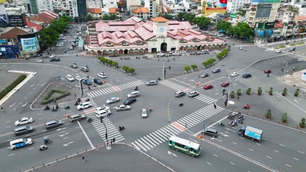 Chợ Bến Thành sở hữu một vị trí đắc địa ngay trung tâm thành phố