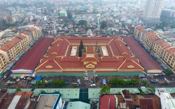 Chợ Bình Tây tọa lạc tại địa chỉ 57A Tháp Mười, phường 2, quận 6, Thành phố Hồ Chí Minh