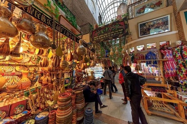 Chợ phiên Ba Tư bán vô số mặt hàng phong phú