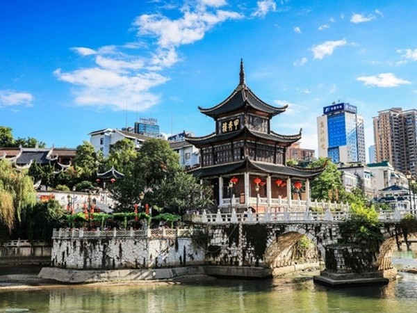 Chùa Hongfu hưởng trọn bầu không khí trong lành, thanh bình