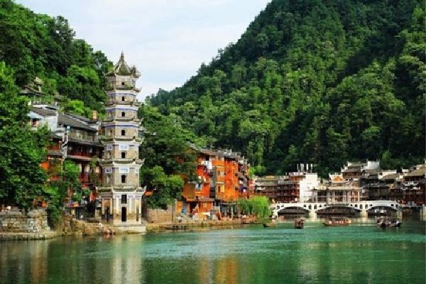 Chùa Vạn Minh là một trong những điểm đến tâm linh và văn hóa nổi bật