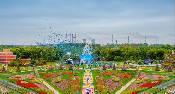 Du khách có thể lựa chọn nhiều phương tiện di chuyển đến công viên Phổ Giang