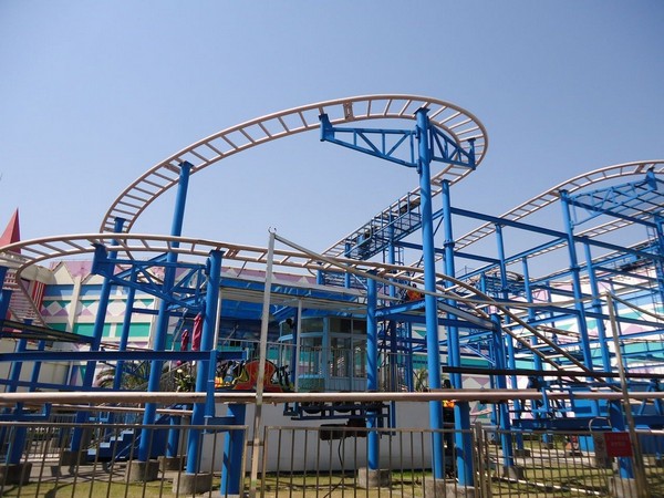 Tàu lượn siêu tốc Peak No. 1. là tàu lượn siêu tốc treo đầu tiên tại châu Á