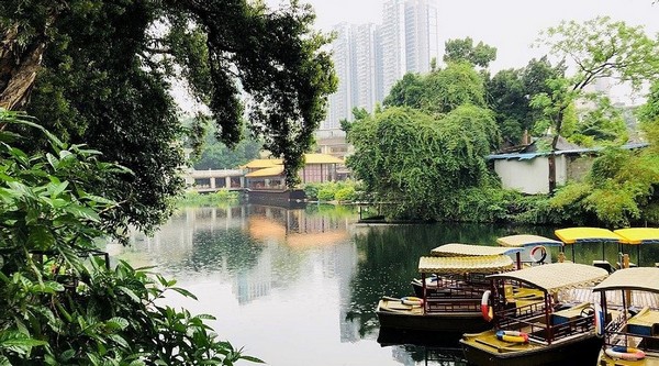 Công viên Hồ Liwan nổi bật với bốn hồ lớn: Tiểu Thúy, Ngọc Thúy, Như Ý và Vô Tú