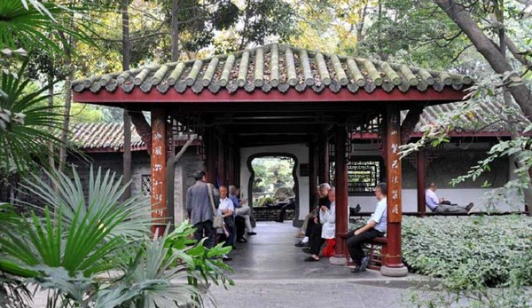 Công Viên Nhân Dân Thành Đô cuốn hút du khách bởi các cuộc triển lãm hoa