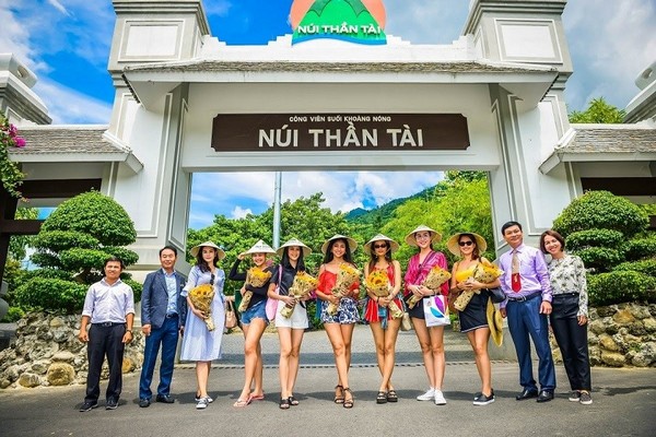 Công viên Núi Thần Tài cách trung tâm thành phố Đà Nẵng khoảng 30 km