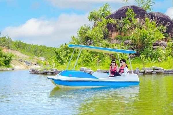 Dòng Sông Tình Yêu là một trong những điểm nhấn nổi bật của Công viên Núi Thần Tài