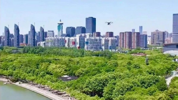 Điểm nhấn trung tâm của Công viên Thế Kỷ chính là hồ nước rộng lớn