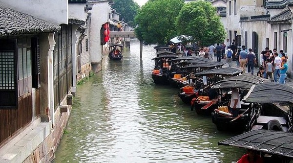 Công viên Thế Kỷ còn sở hữu nhiều công trình kiến trúc ấn tượng