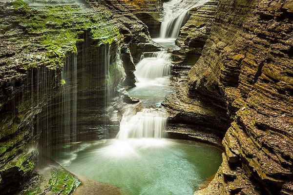 Công viên tiểu bang Watkins Glen, tọa lạc tại làng Watkins Glen, New York