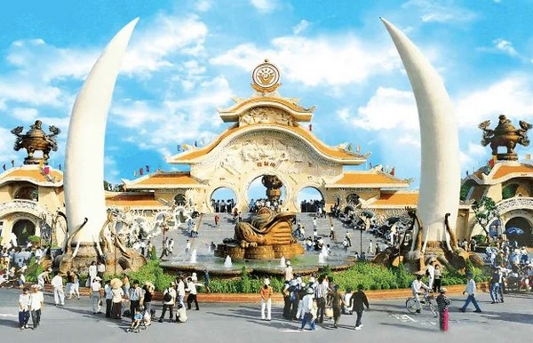 Du khách dễ dàng di chuyển đến tham quan Công viên Văn hóa Suối Tiên
