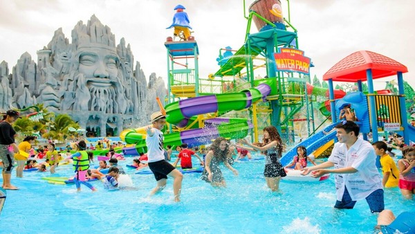 Công viên nổi tiếng với các trò chơi giải trí sôi động
