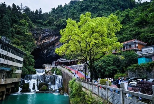 Khám Phá Cung Long Lân: Di Sản Văn Hóa Đáng Khám Phá Tại Ân Thi