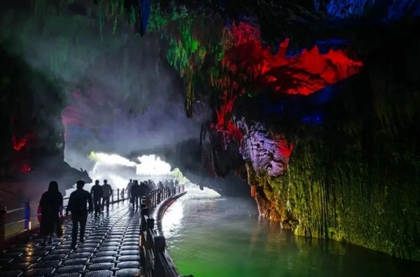 Cung Long Lân còn là một di sản văn hóa và địa chất quý giá