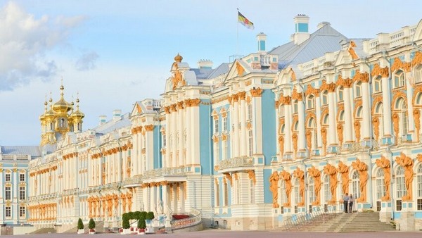 Giá vé vào cửa Cung điện Ekaterina có thể thay đổi tùy theo mùa và các sự kiện đặc biệt