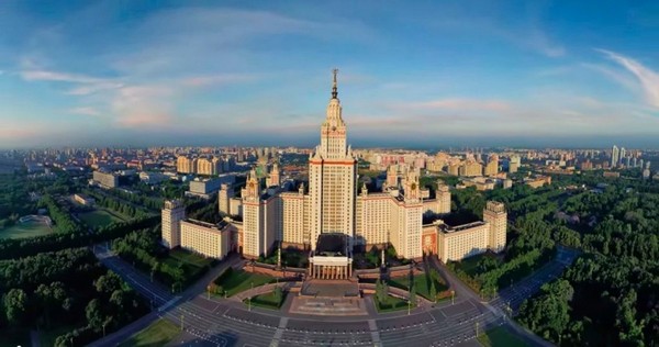 Đại học Lomonosov là một trong những điểm đến hấp dẫn không thể bỏ qua
