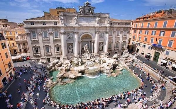 Đài phun nước Trevi rất thuận tiện để tiếp cận bằng nhiều phương tiện khác nhau