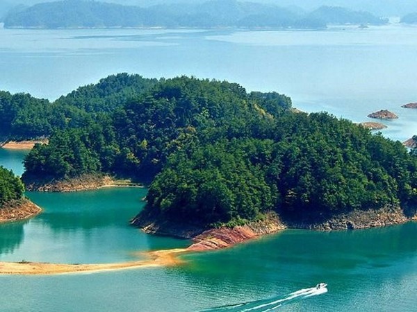 Đảo Mỹ Phong cách Hàng Châu khoảng 129 km