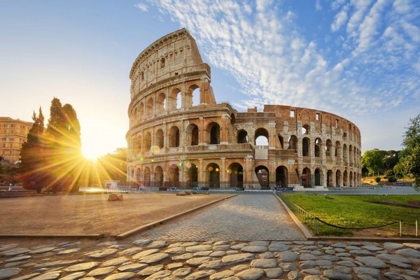 Đấu trường La Mã Colosseum thôi thúc hàng triệu du khách về chiêm ngưỡng