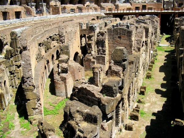 Đấu trường La Mã Colosseum trải dài 188 mét và rộng 156 mét