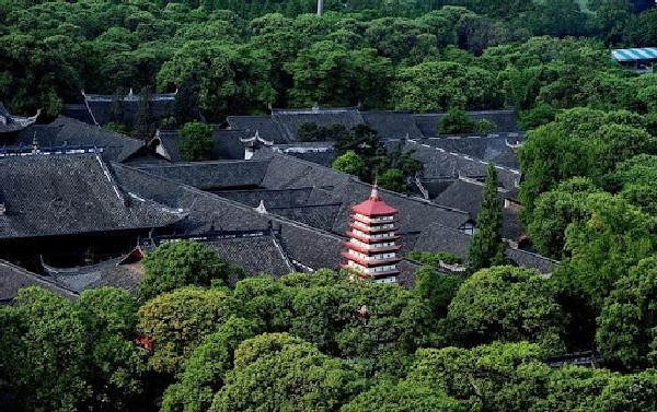 Khám Phá Đền Bảo Quang Thành Đô - Chốn Thanh Tịnh Giữa Lòng Lịch Sử