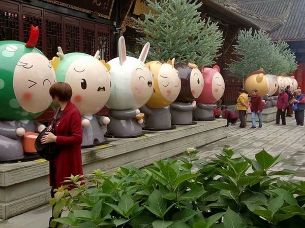 Hệ thống tượng hoạt hình độc đáo và đầy biểu cảm