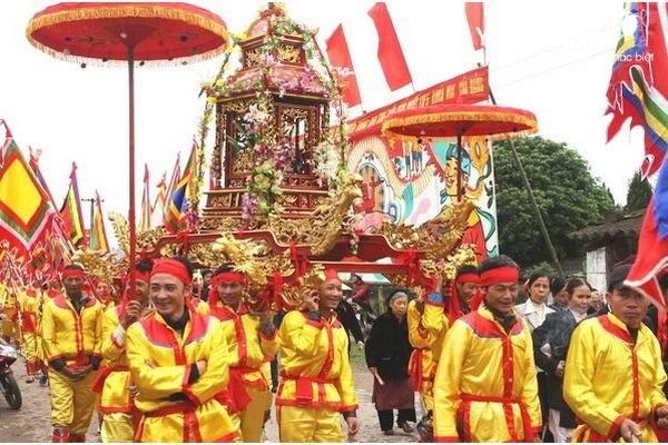 Rước kiệu hoành tráng, tế lễ trang nghiêm, dâng hương thành kính...