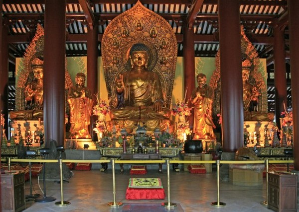 Nơi thờ Đức Phật Thích Ca Mâu Ni, với pho tượng cao hơn 5 mét