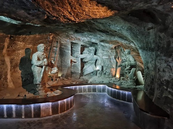 Bên trong mỏ muối Wieliczka cổ ở Ba Lan