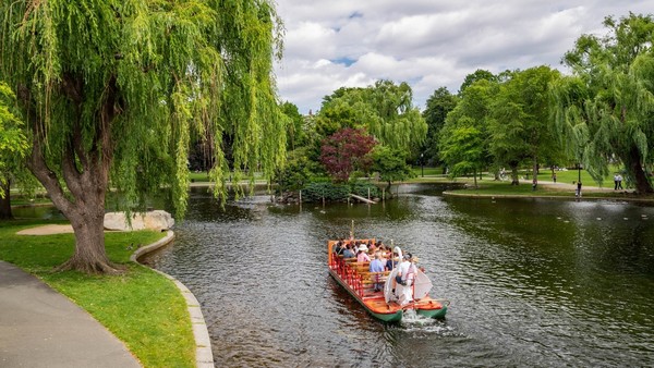 Beacon Hill thu hút du khách bởi vẻ đẹp và con người nơi đây