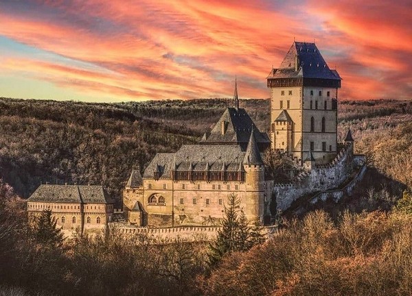 Lâu đài Karlstejn: Kho báu Gothic của Cộng hòa Séc