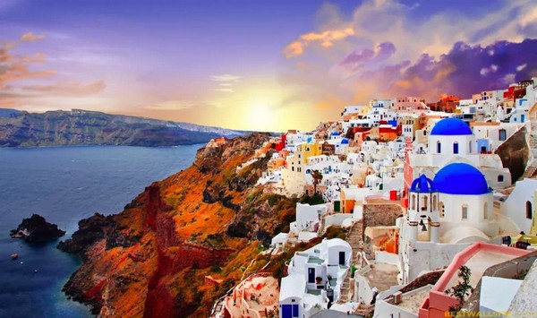 Santorini - Thiên đường của những ngôi nhà màu trắng và ánh đèn hoàng hôn