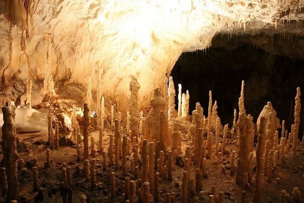Hang Gấu là một trong những hang động đẹp nhất Romania