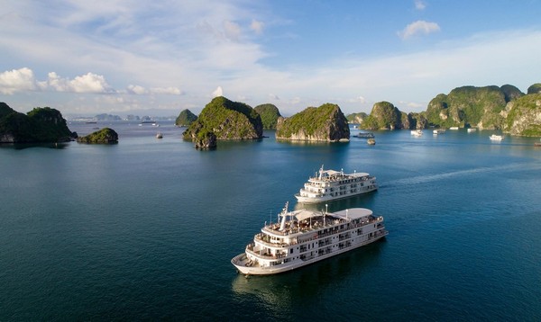 Tàu ngủ đêm trên vịnh Hạ Long