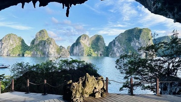 Hang Trống có diện tích khoảng 300 m², là một trong những di chỉ khảo cổ giá trị