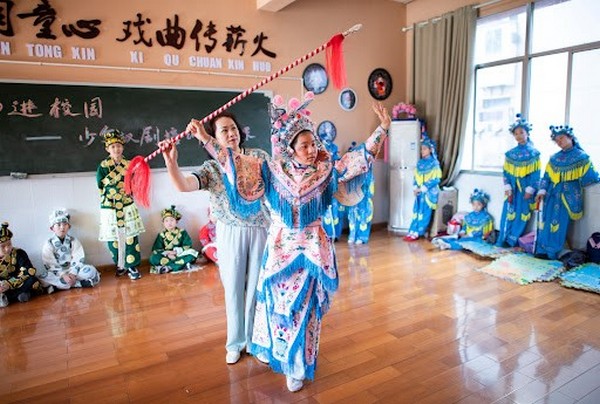 Nghệ thuật Kinh Châu nổi tiếng với các loại hình kịch và múa dân gian